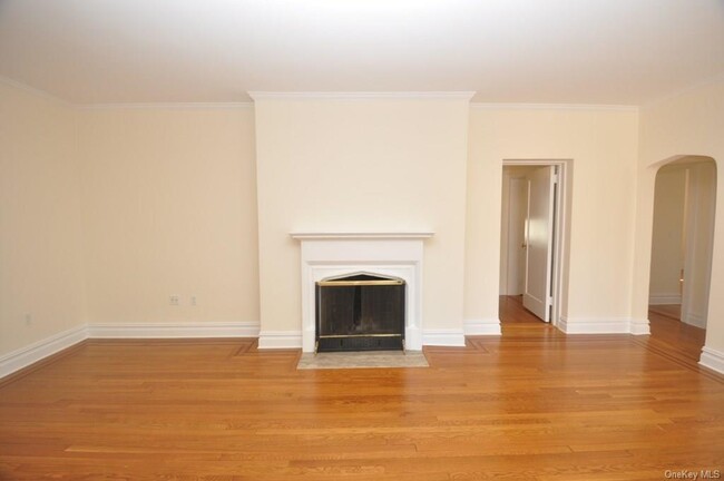 Building Photo - 155 Garth Rd