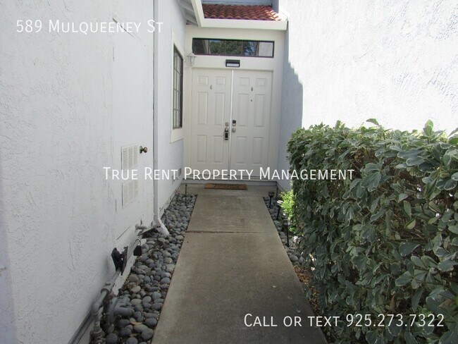 Building Photo - Gorgeous 3 Bed/2.5 Bath Townhome in Great ...