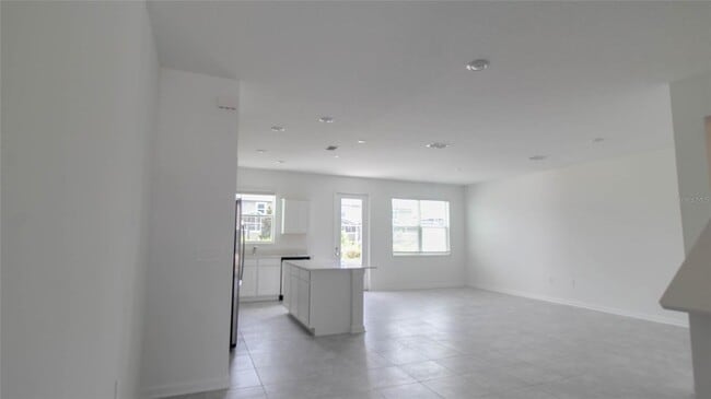 Building Photo - 323 Nine Iron Dr