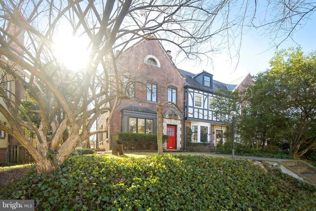 Foto del edificio - 3216 Klingle Rd NW