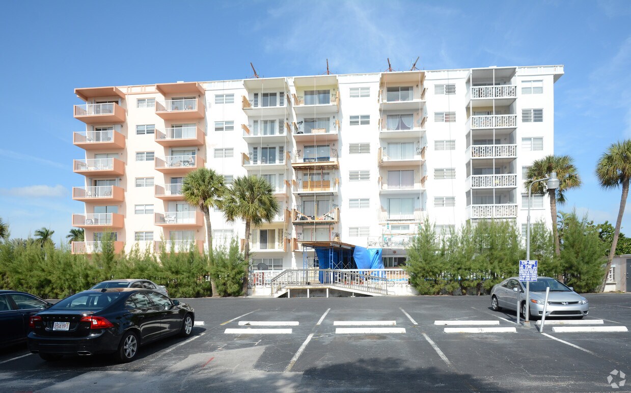 Foto principal - Coastal Vii Apartments Inc