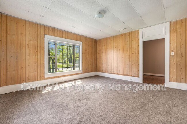 Building Photo - 1422 Ave J