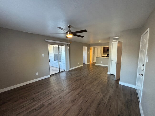 Foto del edificio - 1400 Clarewood Dr