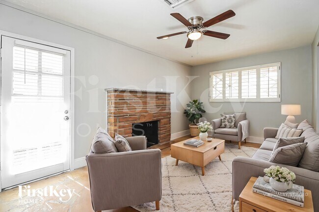 Foto del edificio - 7427 E McKinley St
