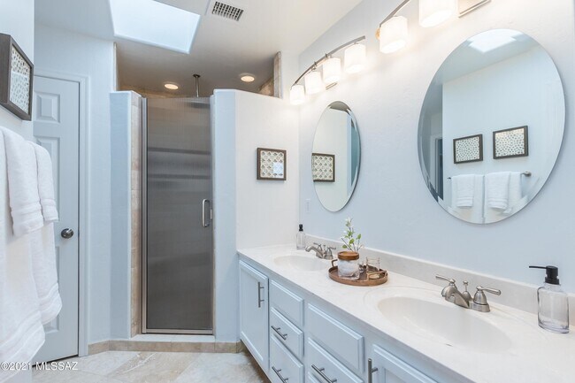 Foto del edificio - 11086 N Sand Pointe Dr