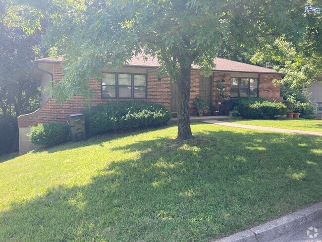 Building Photo - 1616 Garden Dr