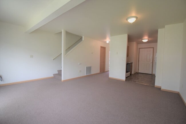 Building Photo - Centrally Located 3b 1.5ba Rose Park Townhouse with Garage and Patio!