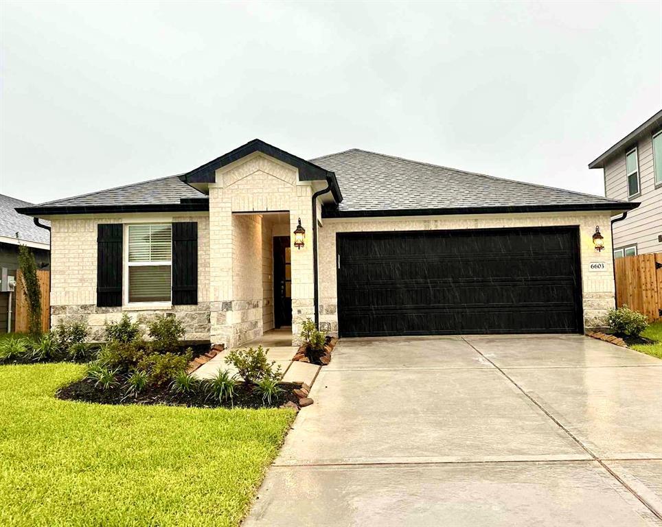 Foto principal - 6603 Kentfield Dr