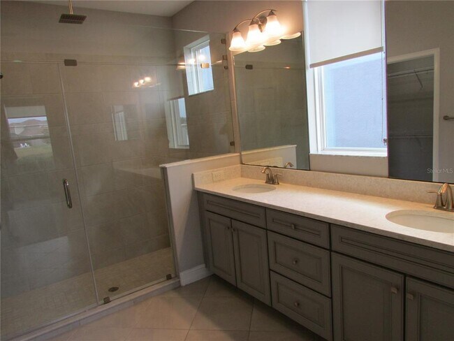 Foto del edificio - 28981 Trevi Pl