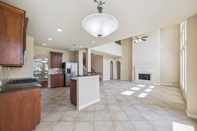Building Photo - 5430 Linden Rose Ln