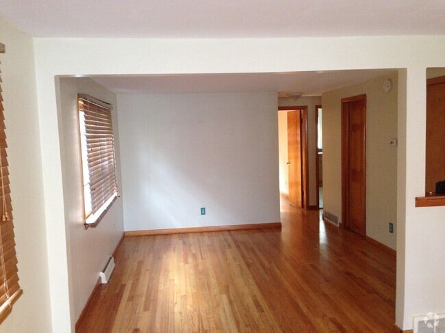 Building Photo - 210 Tompkins St