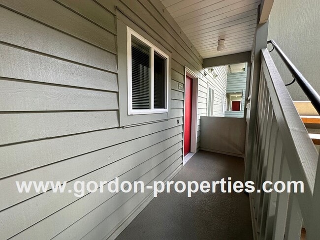 Building Photo - S Landing Dr - South waterfront 2 bedroom ...
