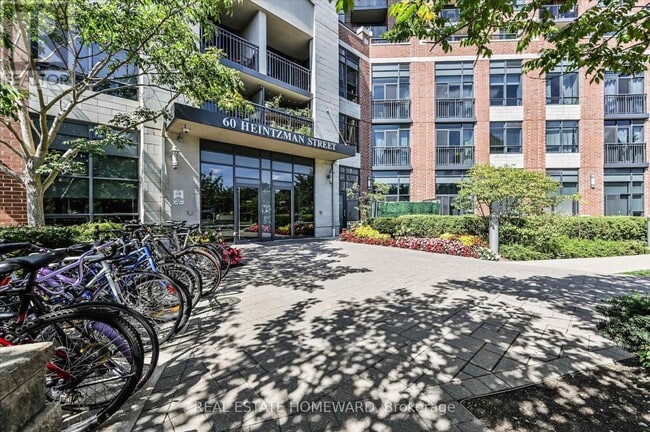 Building Photo - 60 Heintzman St