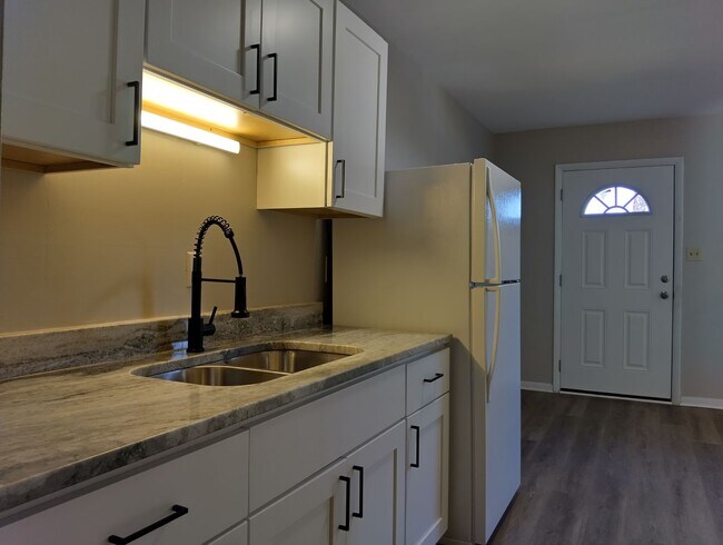 Foto del edificio - 7604 Bellhaven Drive (Unit 10)