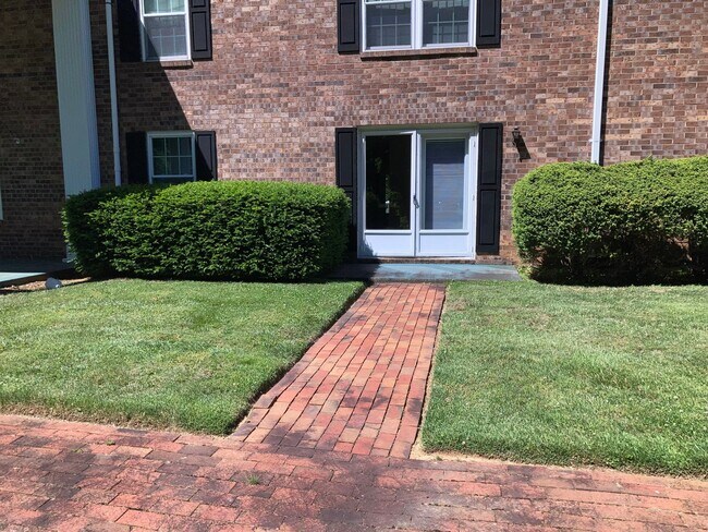 Foto del edificio - 611 E Mountcastle Dr