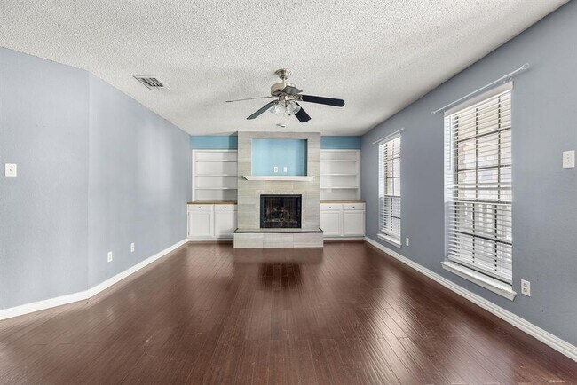 Foto del edificio - 901 S Mays St
