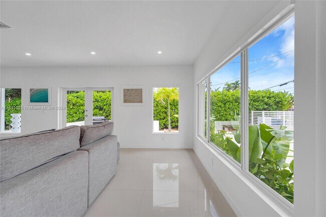 Foto del edificio - 741 NE 87th St