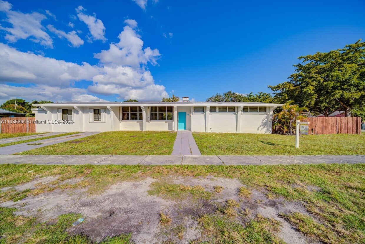 Foto principal - 815 NW 124th St