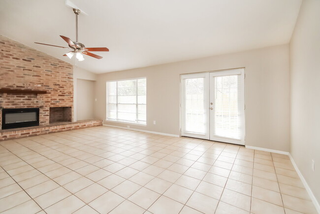 Foto del edificio - 14307 Quiet Town Ln