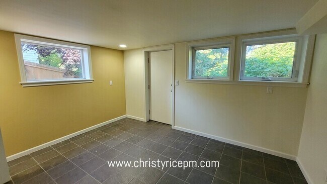 Foto del edificio - 1419 108th Ave SE