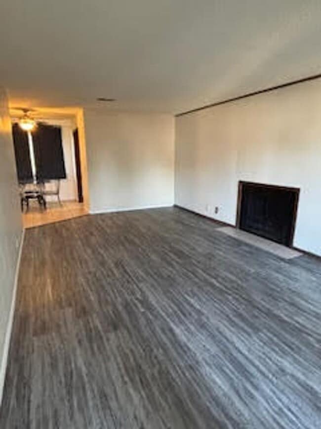 Foto del edificio - 6004 S Newport Ave