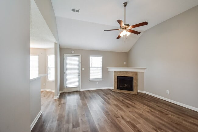 Foto del edificio - 7776 Gosbrook Ln