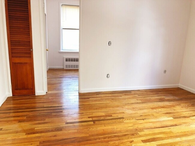 Foto del edificio - 2579 42nd St