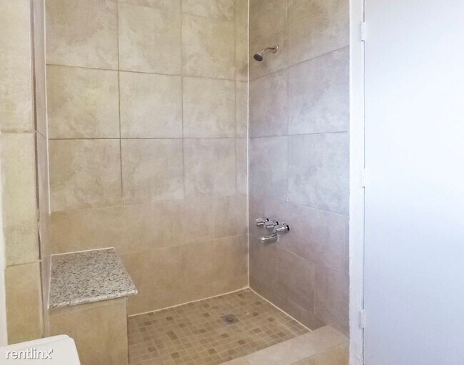 Building Photo - 2 br, 2 bath Townhome - 6609 Brittmoore Rd