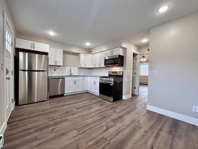 Building Photo - 2874 Taft Ave SW