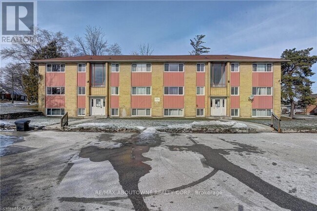 Building Photo - 280 Sydney St S