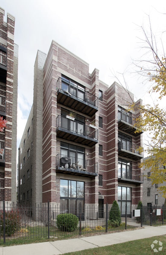 Building Photo - 3921 S Indiana Ave