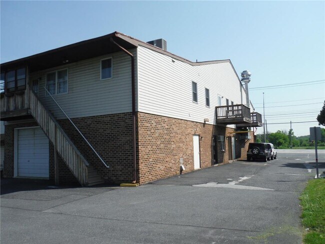 Building Photo - 2915 Schoenersville Rd