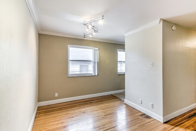Foto del edificio - 7848 Big Bend Blvd