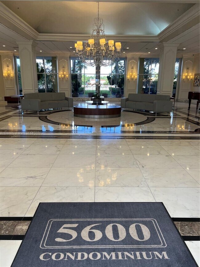 Foto del edificio - 5600 Collins Ave