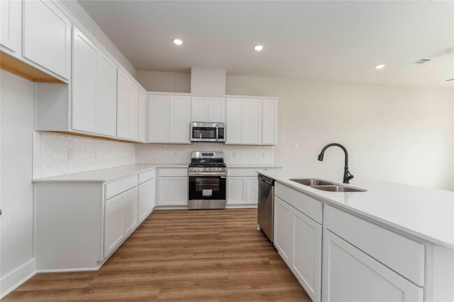 Building Photo - 13437 Sun Cay Dr