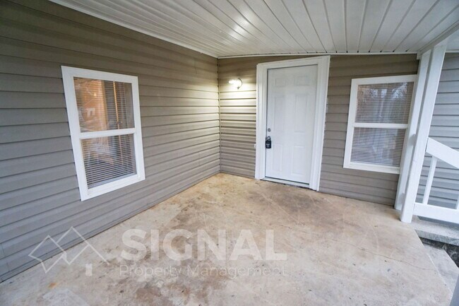 Foto del edificio - 8432 Lawley Ave