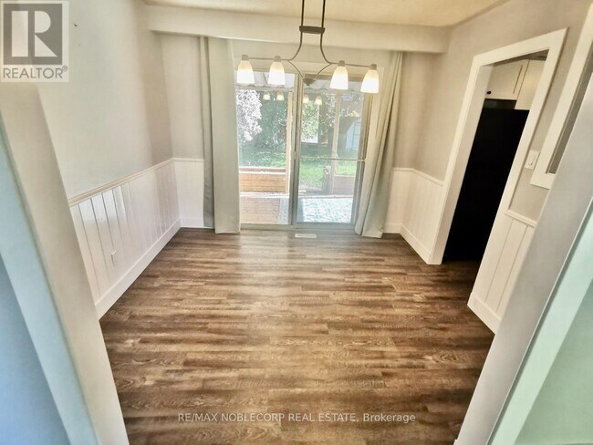 Photo du bâtiment - 17 Larkdale Crescent