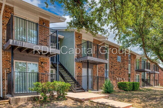 Foto del edificio - 8045 W Elizabeth Ln