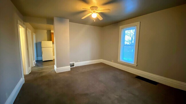 Foto del edificio - 1557-1559 Forrest NE