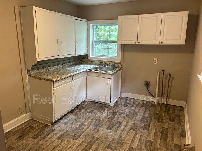 Foto del edificio - 1221 W Broad St