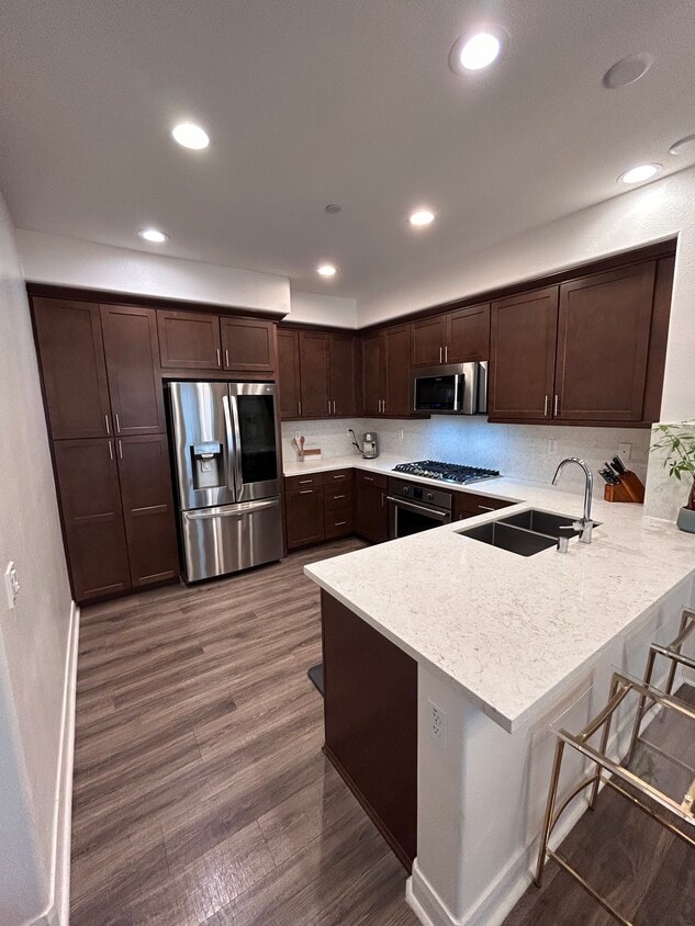 582 E Imperial Ave, El Segundo, CA 90245 Townhome Rentals in El