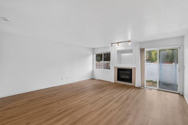 Building Photo - 5146 NE Schoeler Cir