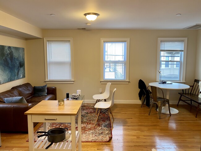 Building Photo - 169 Thorndike St