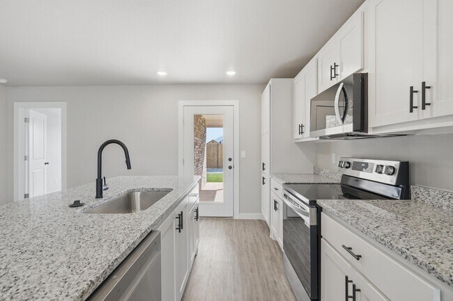Foto del edificio - Brand-New Living Near Stargate & ACU