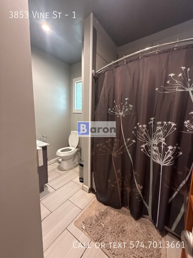 Foto del edificio - 3853 Vine St