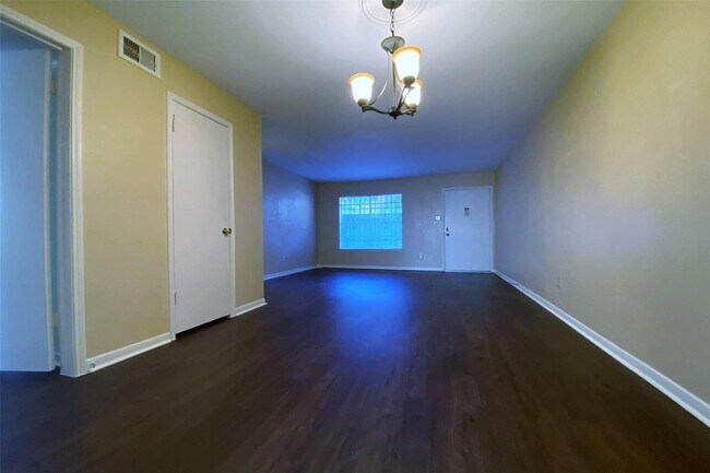 Building Photo - 1223 Augusta Dr