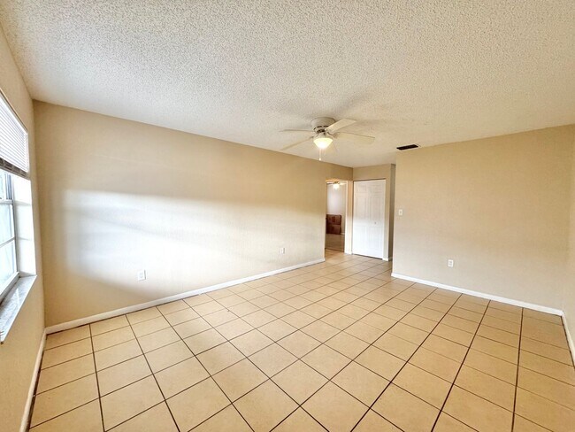 Foto del edificio - 2571-2575 Elm Ave