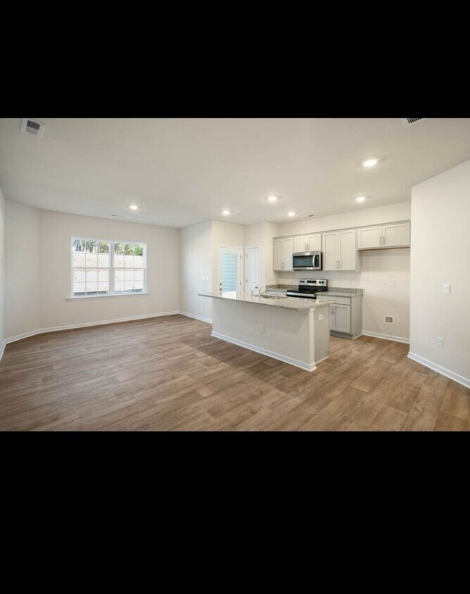 Foto del edificio - 2311 Lily Dr