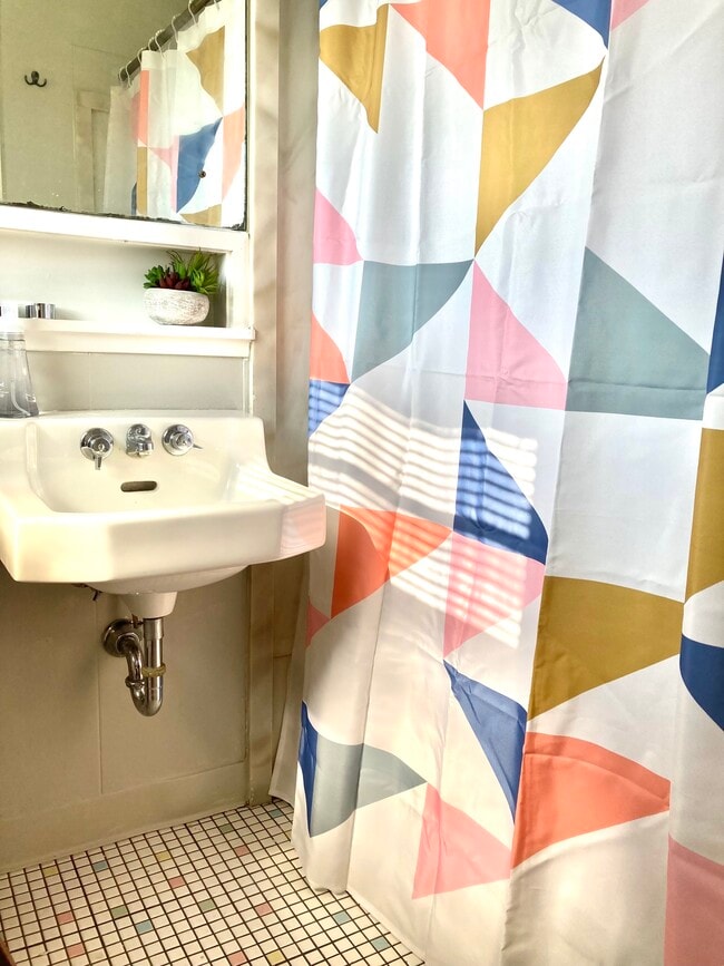 bathroom - 1545 W Peru St