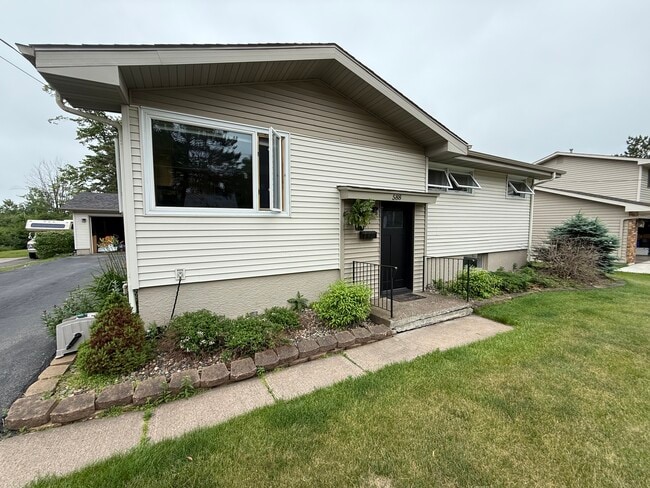 Building Photo - 588 W Winona St